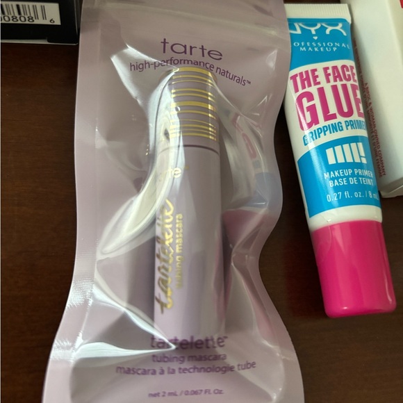 Assorted makeup bundle - Picture 4 of 7